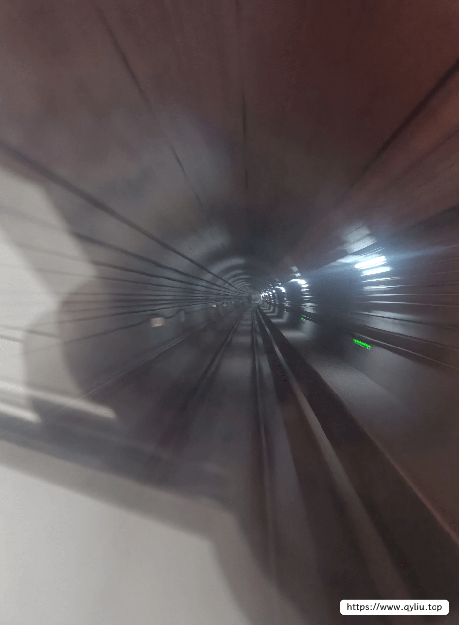 隧道尾部拍的照