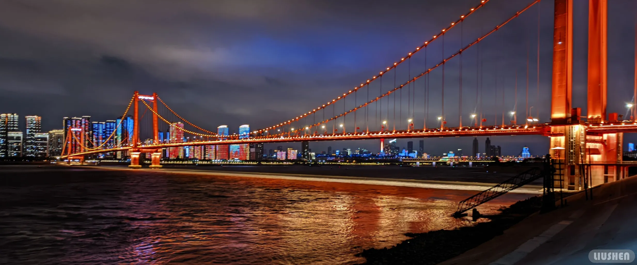 鹦鹉洲长江大桥