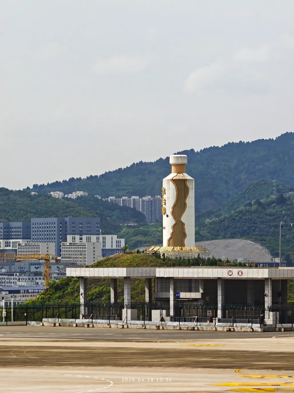 大酒瓶砸